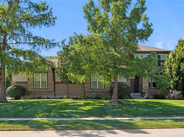 7716 Houston St, Shawnee, KS 66227