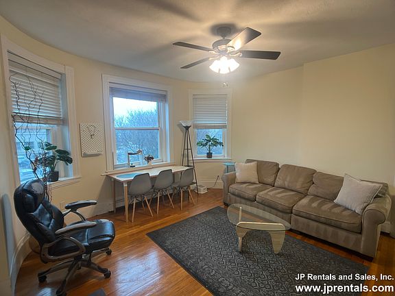 4th image of 122 Day St #3