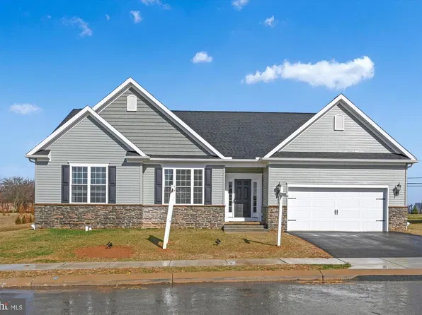 45 Friar Rd #32, York, PA 17408