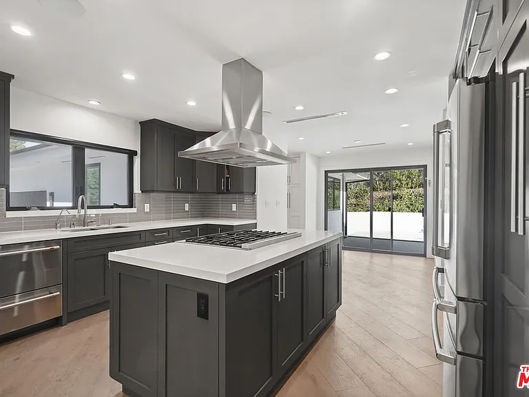 4097 Sapphire Dr — Photo 8