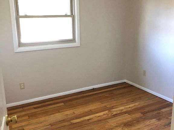 4th image of 1427 Seward Dr
