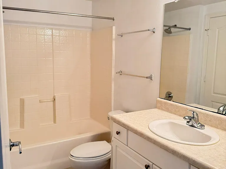 5050 Fairways Cir #E202 — Photo 10