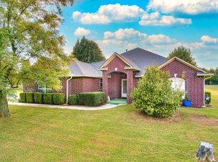 557 Locust Grove Dr, Blanchard, OK 73010
