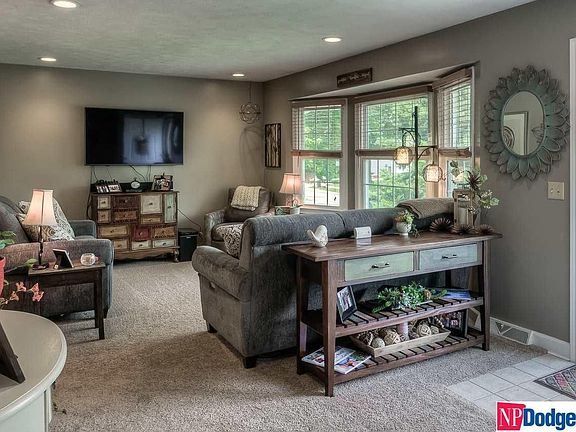 4th image of 5025 S 92nd St