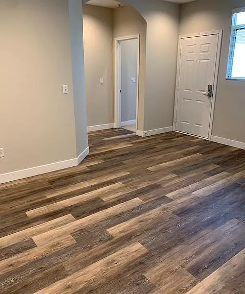 3x2 / 1240 sf - View of entry