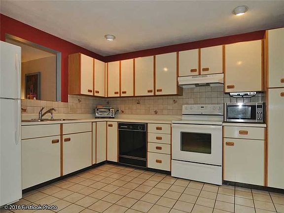 5th image of 14 Vineyard Ave