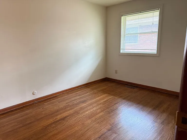 1140 Eastfield Rd — Photo 9