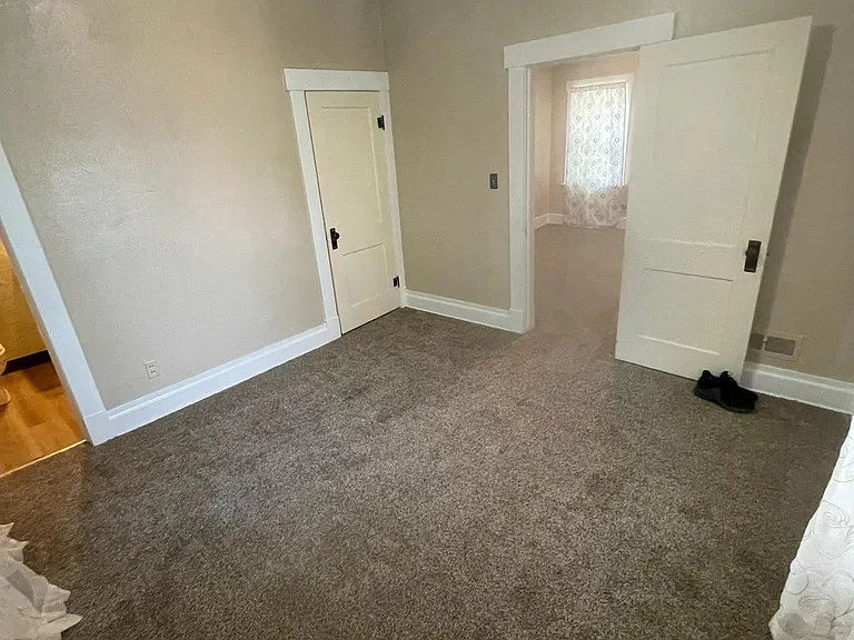 208 Clark St — Photo 2