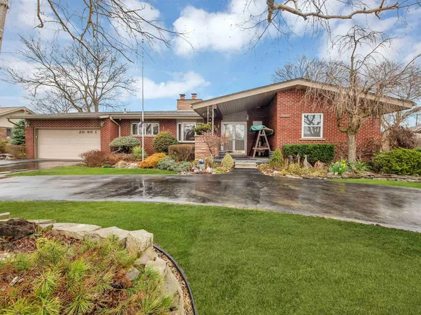 20961 N Miles St, Clinton Township, MI 48036