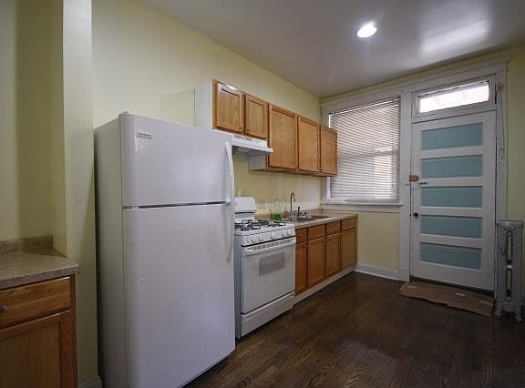 3rd image of 4635 N Winthrop Ave #1