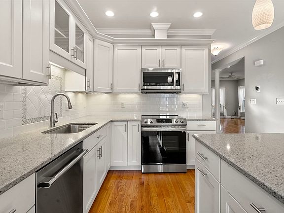 4th image of 41 Reynolds Farm Way #41