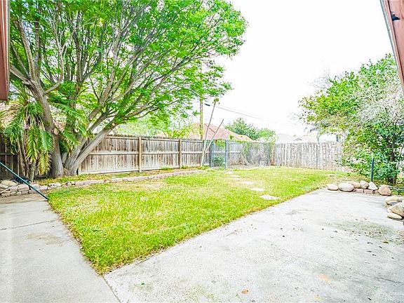 4th image of 1711 Edward Dr