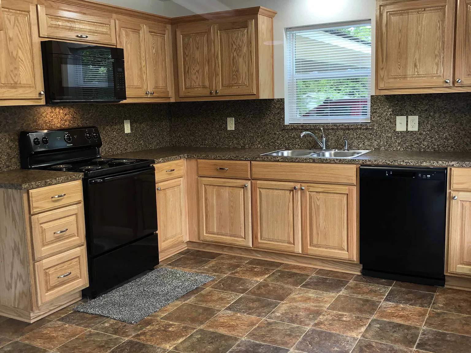 2 bed, 952 sqft, $1,000 — Photo 3