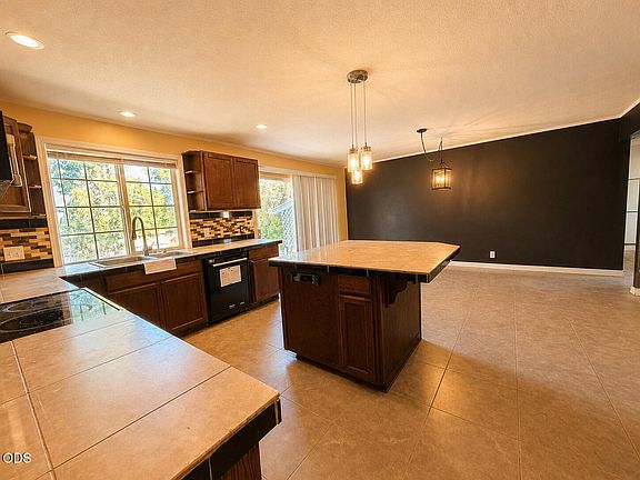 5th image of 1517 Oleander St