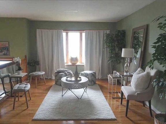 2nd image of 1911 Schernott Pl