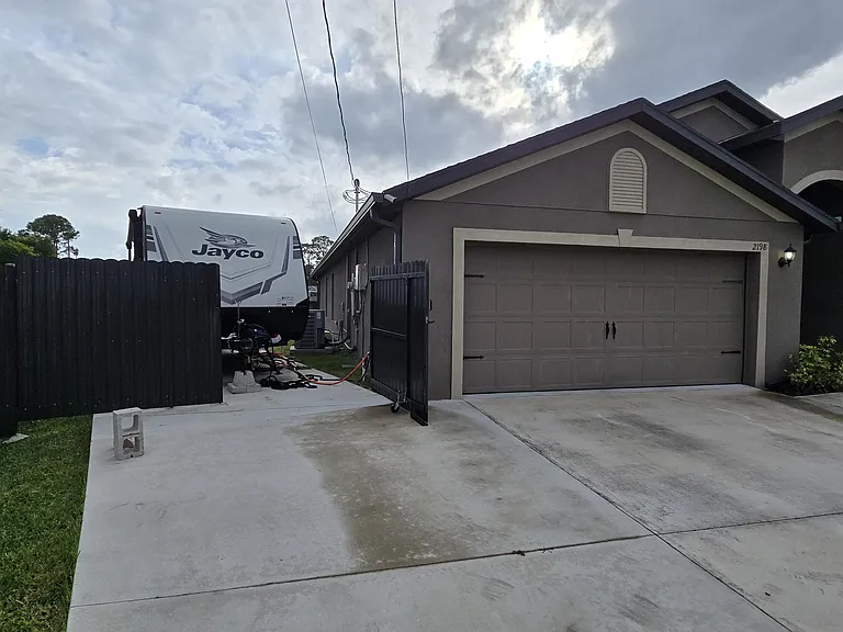 2198 SW Algiers St — Photo 9