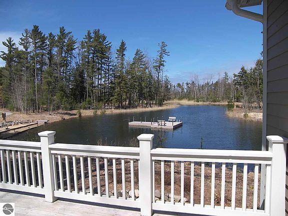 2nd image of 4 Frog Pond Dr