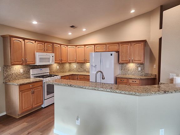 4th image of 7344 Wild Olive Ave NE