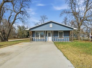 118 W 4th St, Oilton, OK 74052