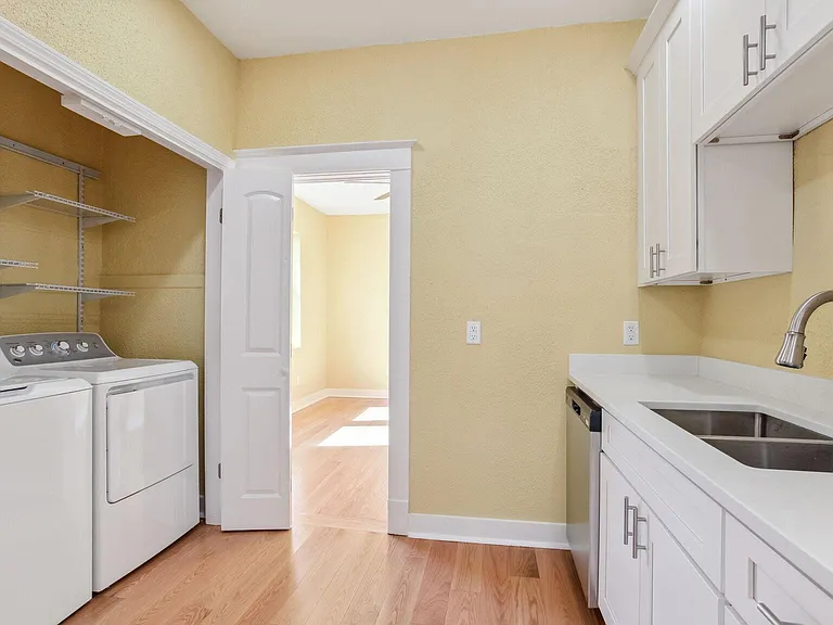 1426 Alvar St — Photo 4