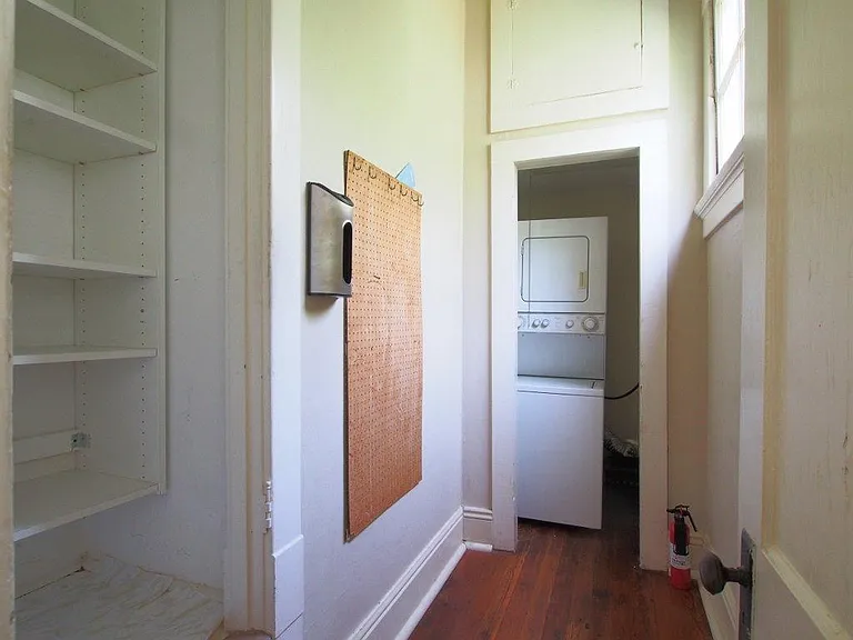 Walk in pantry