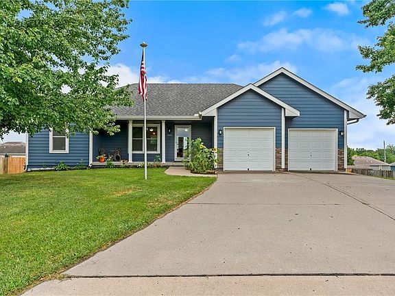 3rd image of 2227 W Ivory Cir