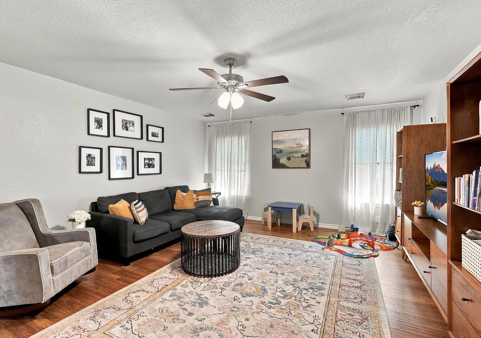 Spacious Home in Pavona Place — Photo 4