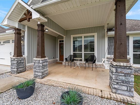 3rd image of 714 Macdonald Dr