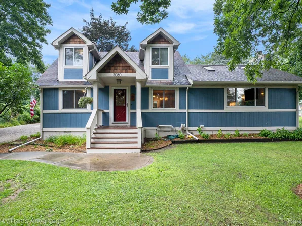 5080 Walker Dr, Brighton, MI 48114