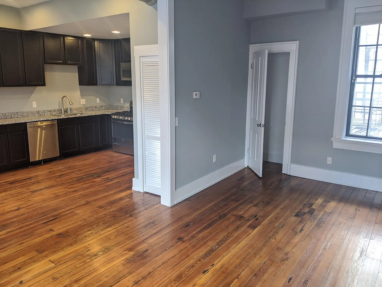 2 bed, 1.5 bath, 1550 sqft, $1,900 — Photo 4