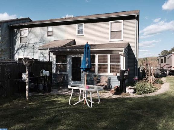 3rd image of 580 W Loch Lomond Dr