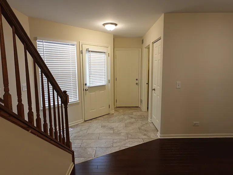 1070 Woodhill Ct — Photo 6