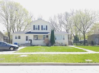 821 Indiana Ave APT A, St Charles, IL 60174