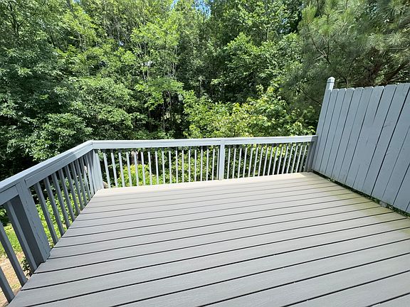 5th image of 210 Linden Park Ln