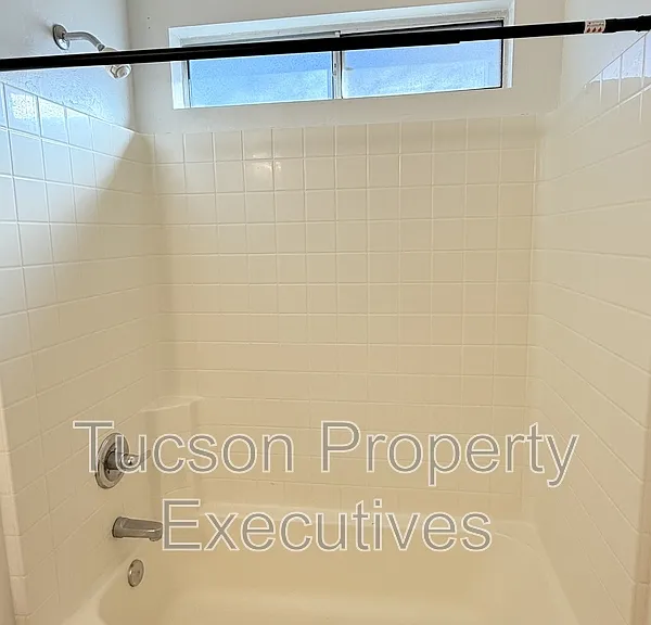 440 E 23rd St #1 — Photo 7