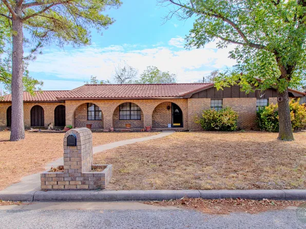 2701 Highland Park Dr, Vernon, TX 76384