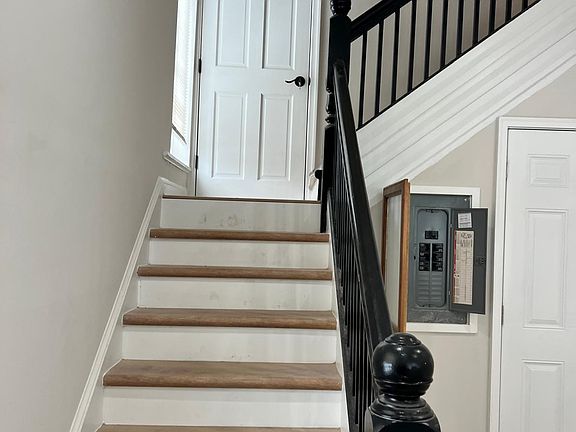 2nd image of 528 E Washington St #2