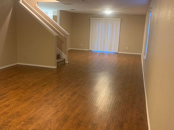 Spacious Living Room/Dining Room