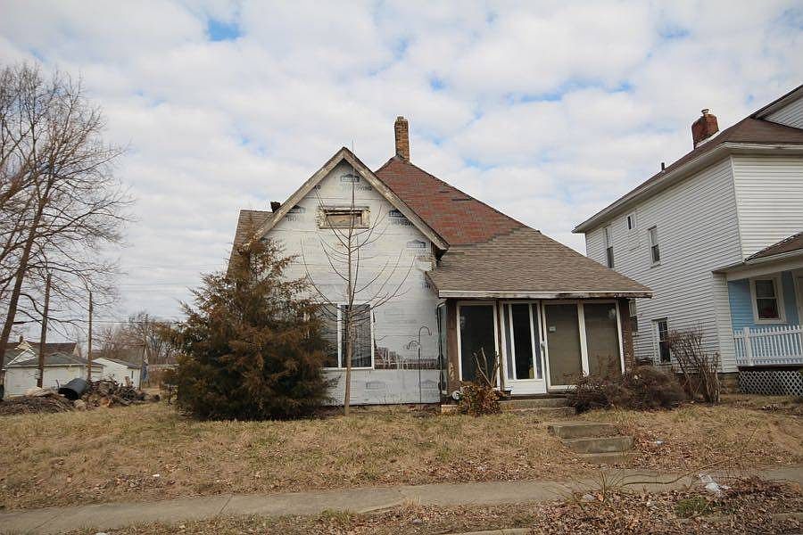 1st image of 906 W Powers St