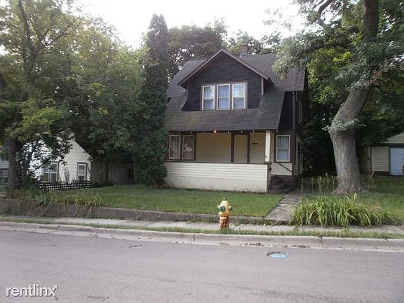 1233 Ogden 001