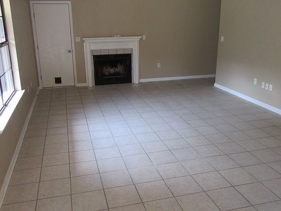 3rd image of 4856 Kensington Ln