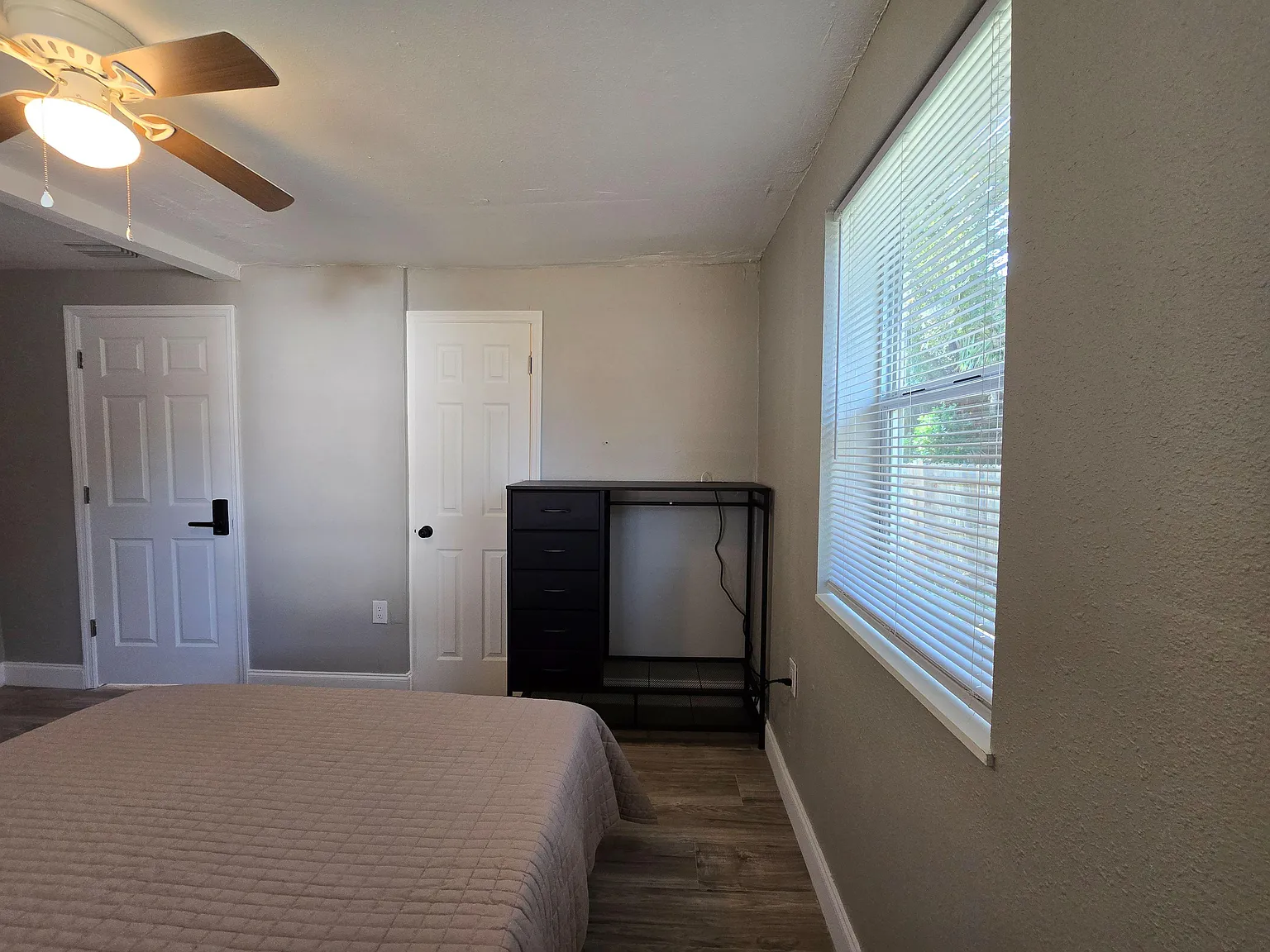4 bed, 2.0 bath, 800 sqft, $1,213 — Photo 4