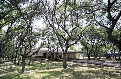 Look at those gorgeous trees surrounding this 2116sf 1-story, 3b