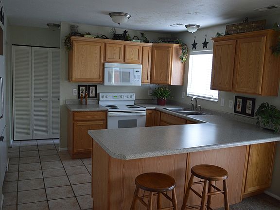 5th image of 1348 E Hidden Creek Ct