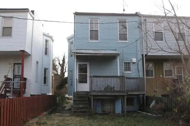 3 bed, 1.5 bath, 1300 sqft, $1,300 — Photo 4