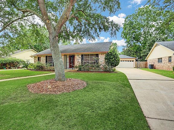 2nd image of 3411 Glenn Lakes Ln