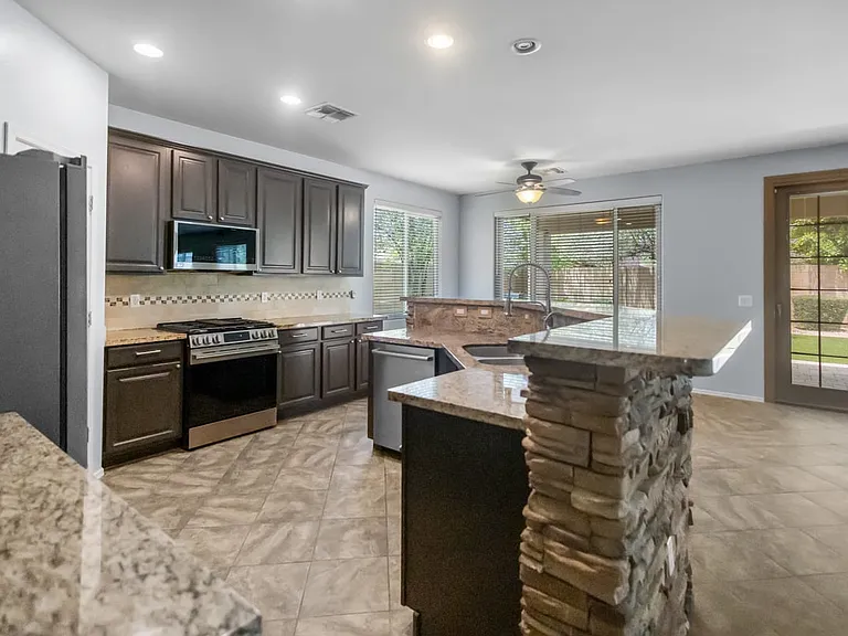 8352 W Molly Ln — Photo 3