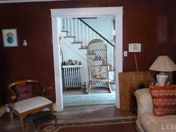 5th image of 810 Centerdale St