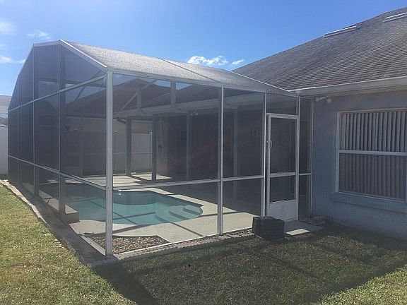 4th image of 304 Crisan Ct