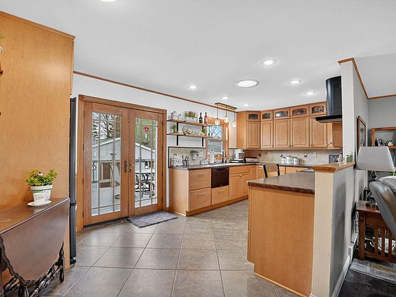 5th image of 3021 Valley High Dr